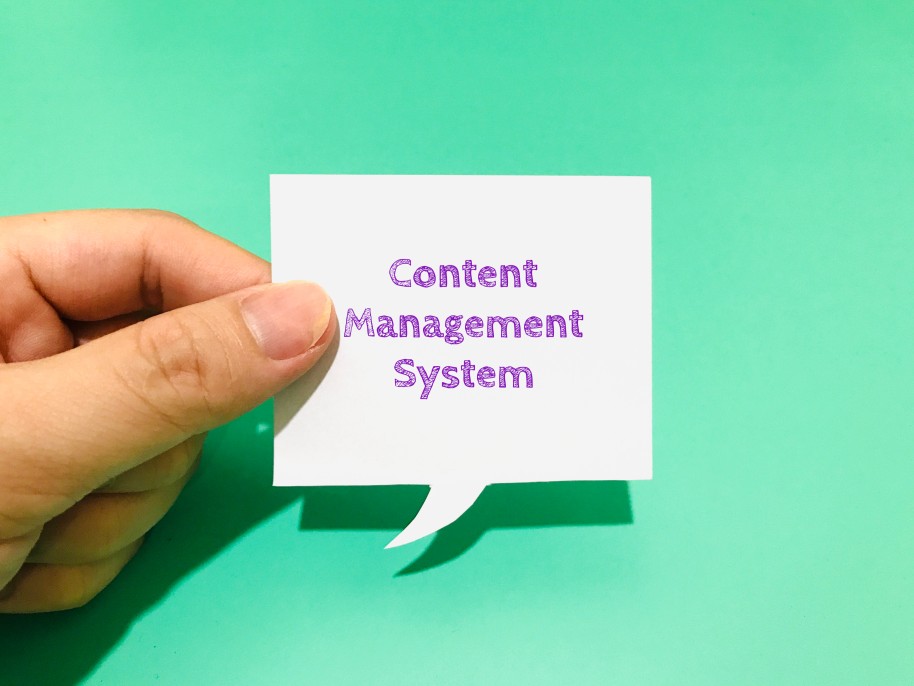 Content Management System CMS Hand Post It Chat Box