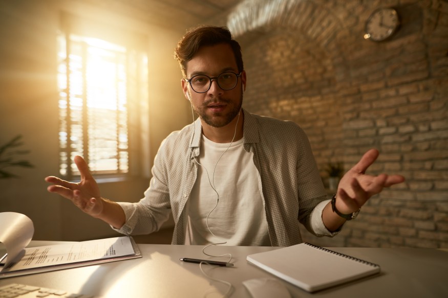 Man Explaining Not Understanding Explanation Confuded Male Complicated