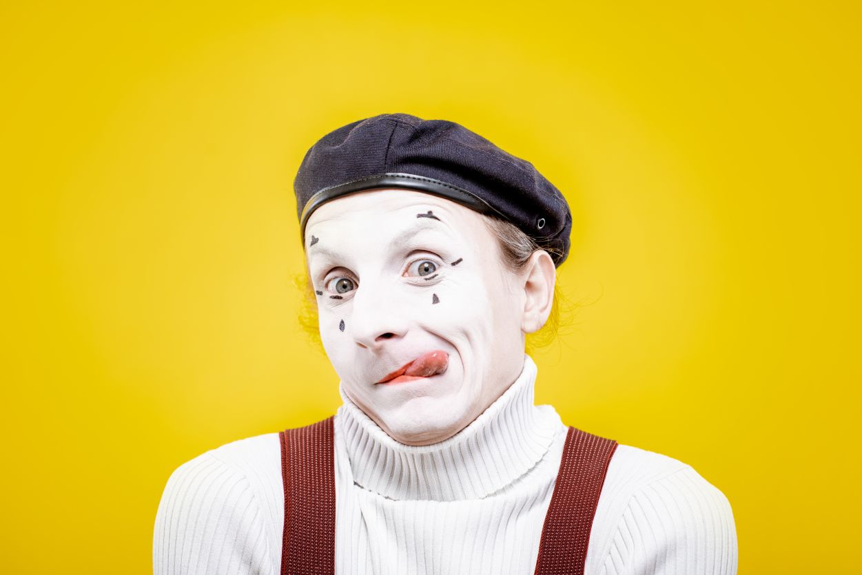 Buying LinkedIn connections make you look like a clown with a fake professional network